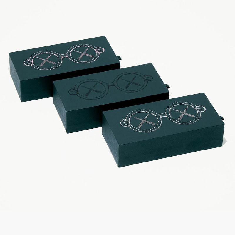 カウズxサン+ドーターのキッズ用サングラスのオフィシャルイメージが到着 KAWS x Sons+Daughters Sunglasses Collaboration
