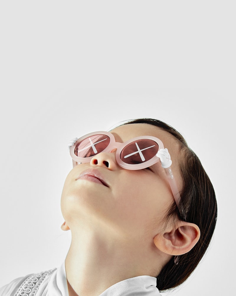 カウズxサン+ドーターのキッズ用サングラスのオフィシャルイメージが到着 KAWS x Sons+Daughters Sunglasses Collaboration