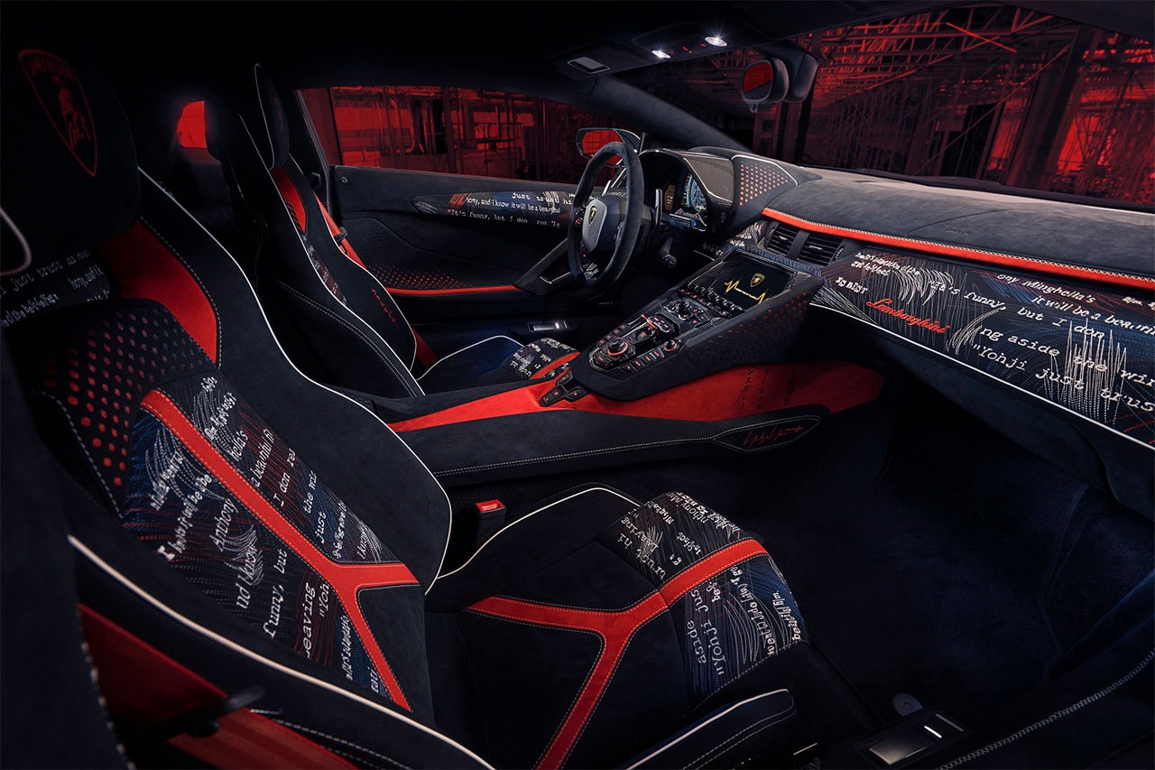 ヨウジヤマモトランボルギーニ Yohji Yamamoto x Lamborghini がコラボ車の発表に伴い3型のアパレルコレクションを発表