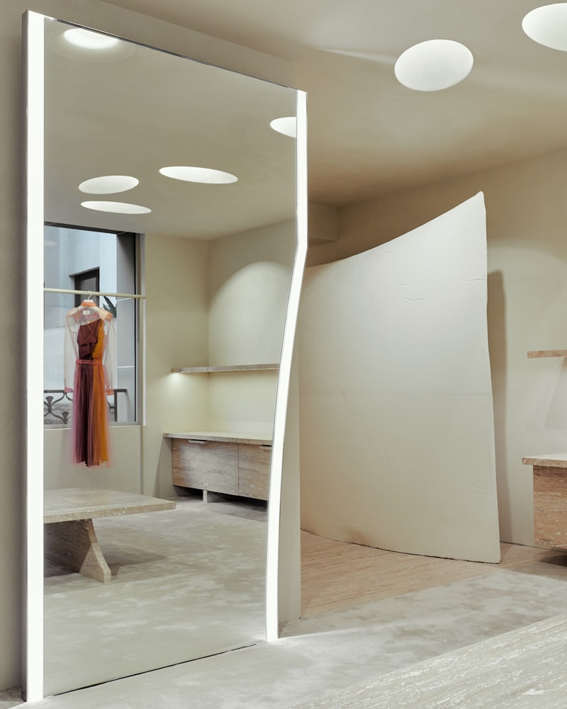 メゾン マルジェラが旗艦店をパリ・モンテーニュ通りにオープン Maison Margiela Avenue Montaigne Paris Flagship store interior inside address location boutique shop martin