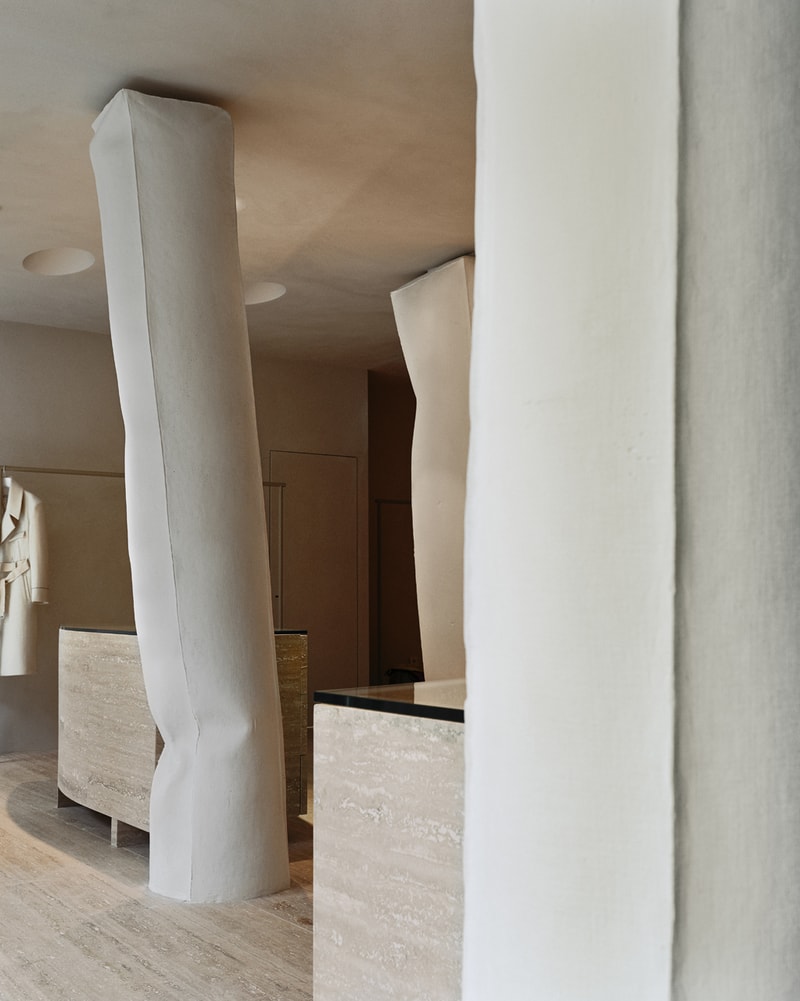 メゾン マルジェラが旗艦店をパリ・モンテーニュ通りにオープン Maison Margiela Avenue Montaigne Paris Flagship store interior inside address location boutique shop martin