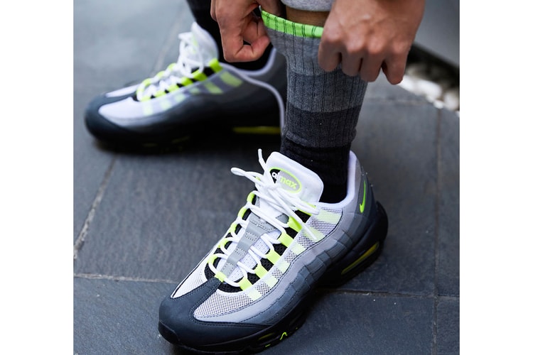 atmos と靴下ブランド CHICSTOCKS が Air Max 95 “Neon Yellow” のカラーリングを落とし込んだコラボソックスを発売