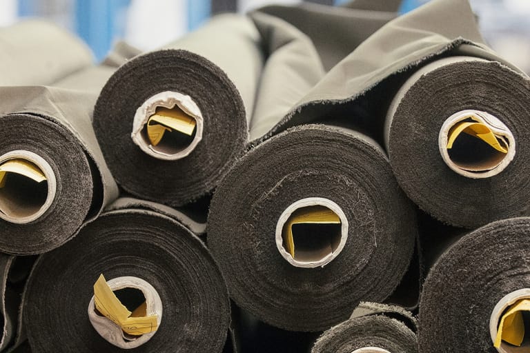 Burberry が廃材を無償でイギリス拠点の学生に支給するプログラム “ReBurberry Fabric” をローンチ