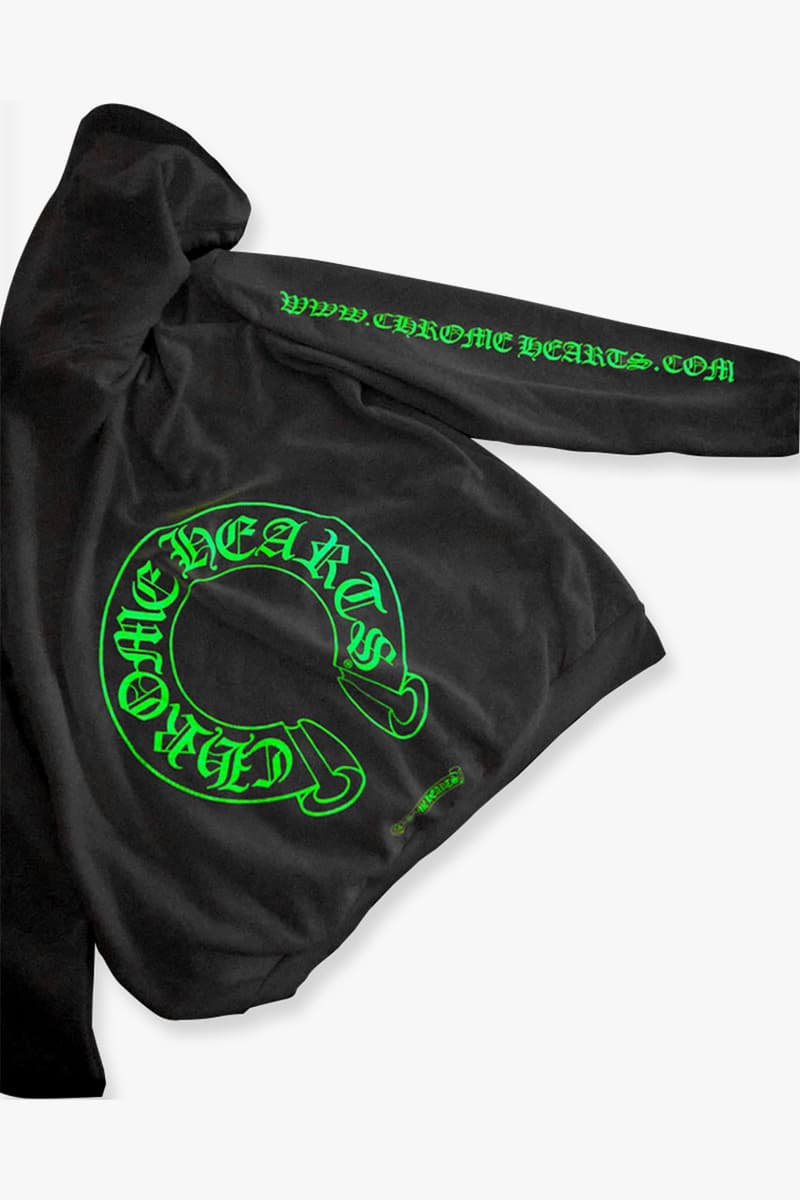 クロムハーツ Chrome Hearts が暗闇で光るグロー・イン・ザ・ダーク仕様のフーディを発売 