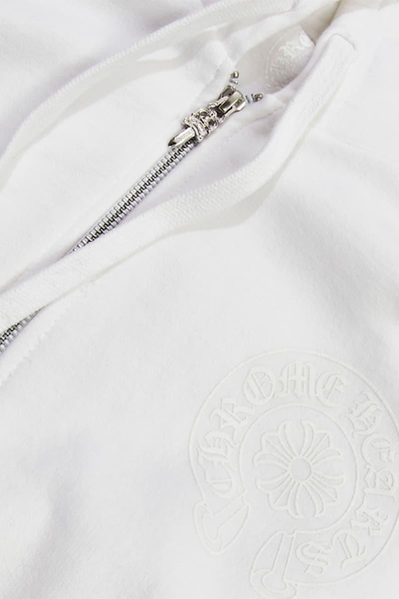 クロムハーツ Chrome Hearts が暗闇で光るグロー・イン・ザ・ダーク仕様のフーディを発売 