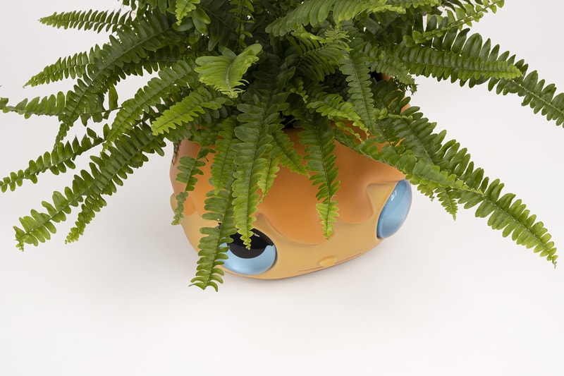 ハビエル・カジェハの“大きな目”がトレードマークのキャラクターが花瓶と植木鉢として登場 javier calleja case studyo pot top pop vase flower planter edition sculptures