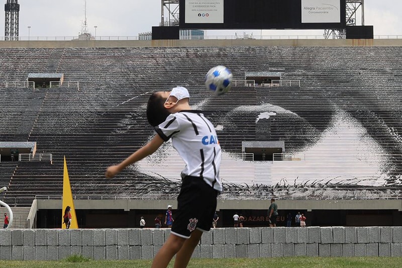 フランス人アーティストJRがブラジル・サンパウロのスタジアムで巨大作品を発表 JR Large Mural in Sao Paulo Sports Complex