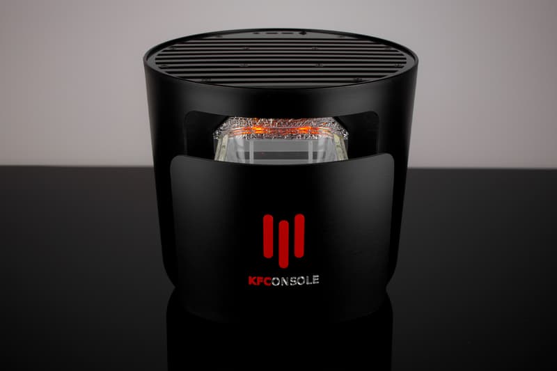 KFCがフライドチキンを温めることができるゲーム機を発表 KFC Is Fully Serious About Its New Gaming KFConsole