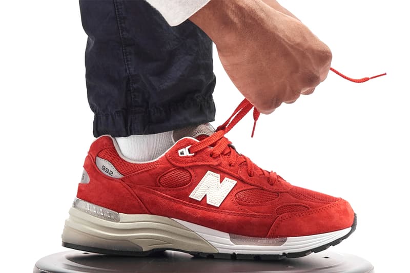 キスのロニー・ファイグがホリデースピレット満載なニューバランスとのコラボ992を発売 ronnie fied new balance 992 kithmas release info light blue red white pricing photos buying guide store list
