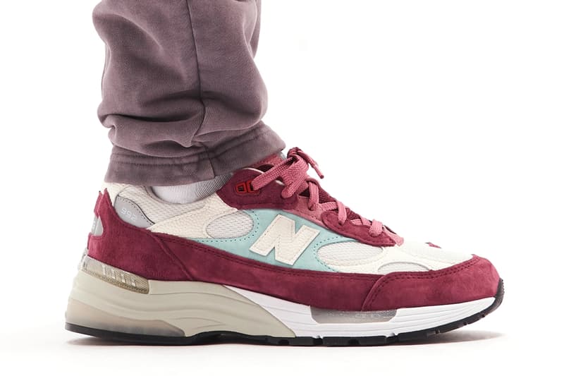 キスのロニー・ファイグがホリデースピレット満載なニューバランスとのコラボ992を発売 ronnie fied new balance 992 kithmas release info light blue red white pricing photos buying guide store list