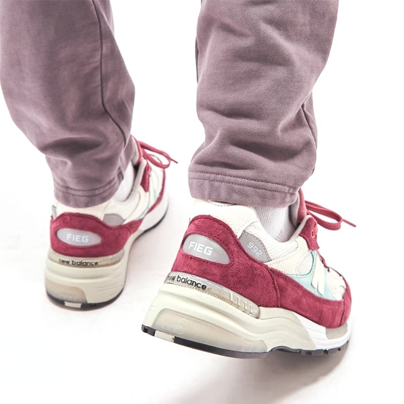 キスのロニー・ファイグがホリデースピレット満載なニューバランスとのコラボ992を発売 ronnie fied new balance 992 kithmas release info light blue red white pricing photos buying guide store list