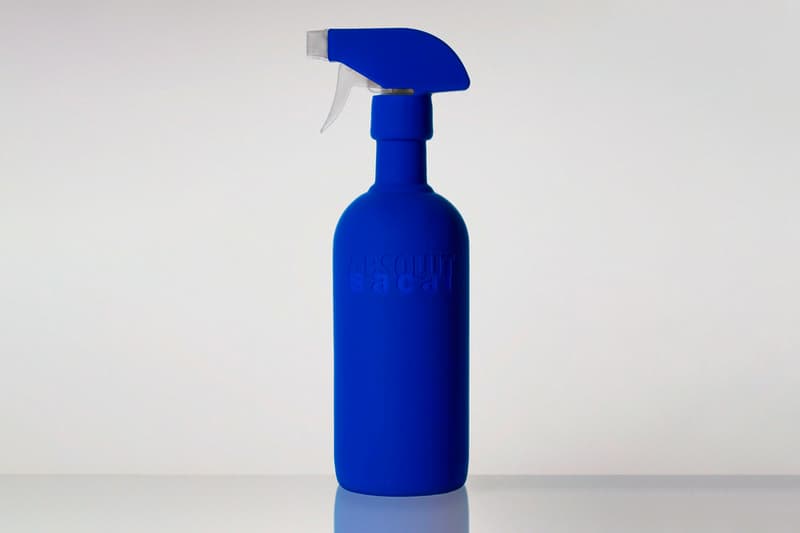 サカイがスウェーデンのウォッカブランド アブソルートとのコラボボトルセットを発表 sacai x absolut Limited Edition Bottle Set Unveil