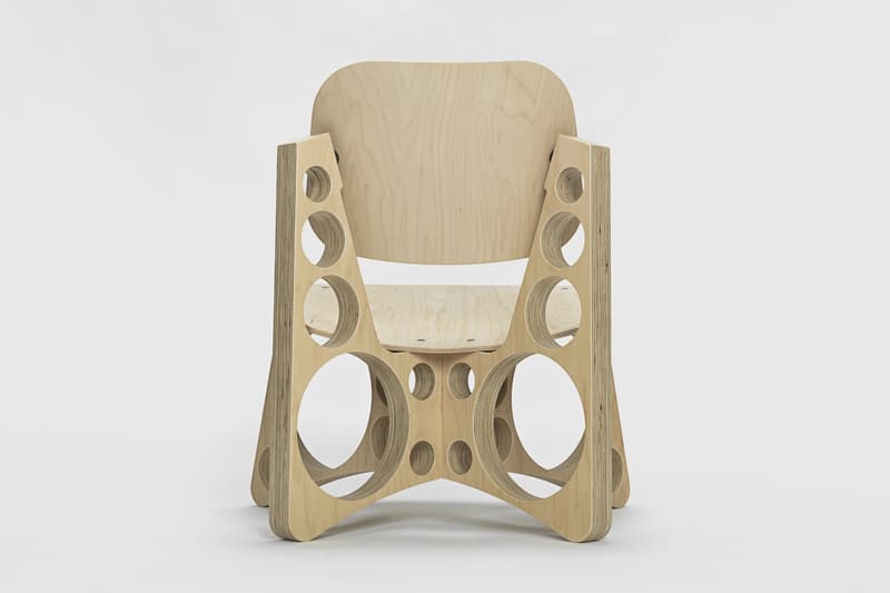 トム・サックスがオリジナル家具販売サイトのオープンを記念した新作チェアを発表 Tom Sachs Furniture Shop Lounge Chair Release