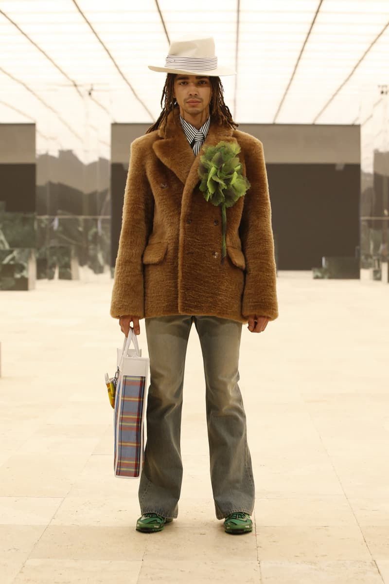 ルイヴィトン  Louis Vuitton 2021年秋冬コレクション Louis Vuitton Men's Fall/Winter 2021 Runway Show Collection Virgil Abloh Men Artistic Director FW21 Ebonics / Snake Oil / The Black Box / Mirror, Mirror menswear fw21