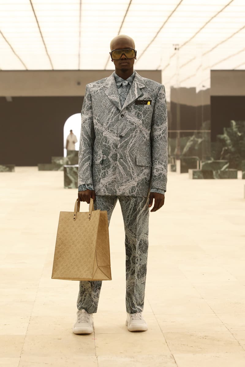 ルイヴィトン Louis Vuitton 2021年秋冬コレクション Louis Vuitton Men's Fall/Winter 2021 Runway Show Collection Virgil Abloh Men Artistic Director FW21 Ebonics / Snake Oil / The Black Box / Mirror, Mirror menswear fw21