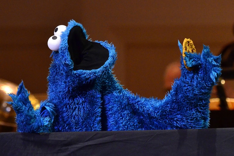 セサミストリートのクッキーモンスターにそっくりすぎる天然鉱物が発見される Cookie Monster Rock agate Mike Bowers Sesame Street news