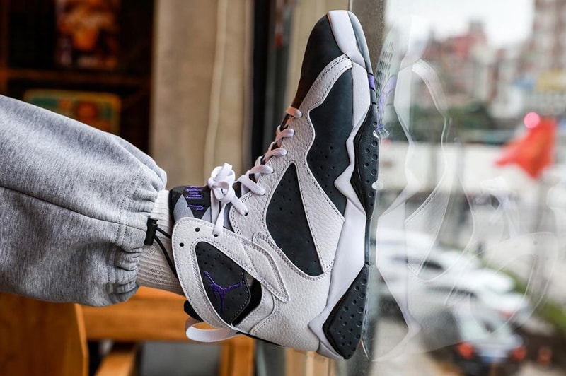 AJ7 “フリント” が15年ぶりに復刻リリース air jordan brand 7 flint white purple gray CU9307 100 official release date info photos price store list buying guide