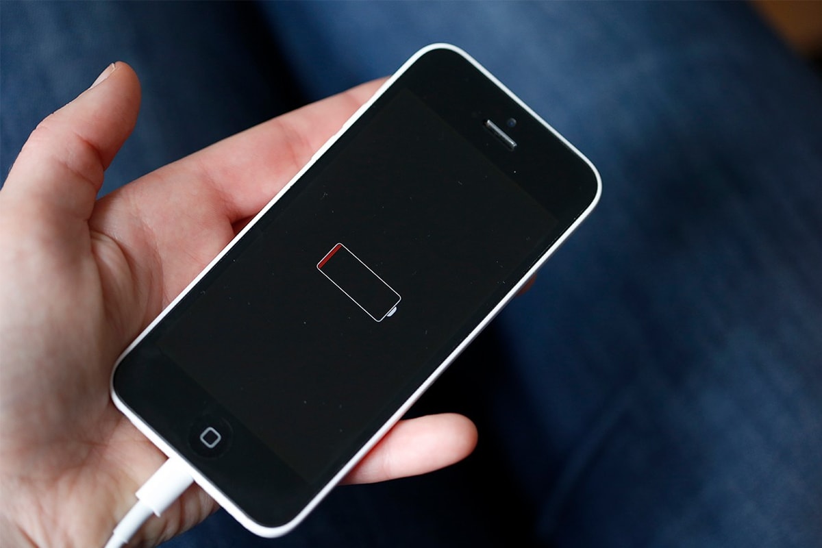 アップルが旧アイフォンの性能を意図的に低下させていた事件で新たに75億円の損害賠償を請求される apple italy iphone 6 batterygate battery throttling lawsuit news