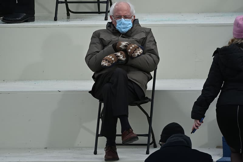 バーニー・サンダース着用のミトン手袋がゲットできるチャンス到来 You Can Now Buy Bernie Sanders' Viral Inauguration-Stealing Mittens