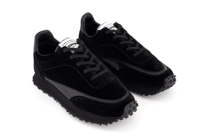 オールブラックに染め上げられた COMME des GARÇONS x Spalwart の新作フットウェアが登場