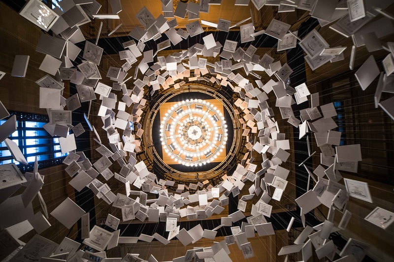 世界最高額のインスタレーションがニューヨークのグランド・セントラル駅内に出現 Da Vinci of Debt 470 Million USD Worlds Most Expensive Artwork installation new york city grand central terminal vanderbolt hall daniel blake info