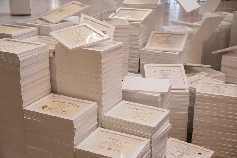 世界最高額のインスタレーションがニューヨークのグランド・セントラル駅内に出現 Da Vinci of Debt 470 Million USD Worlds Most Expensive Artwork installation new york city grand central terminal vanderbolt hall daniel blake info