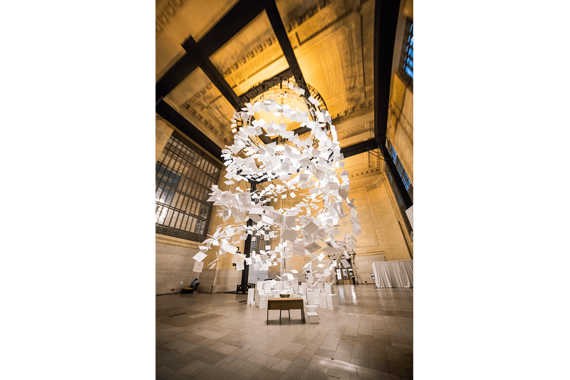 世界最高額のインスタレーションがニューヨークのグランド・セントラル駅内に出現 Da Vinci of Debt 470 Million USD Worlds Most Expensive Artwork installation new york city grand central terminal vanderbolt hall daniel blake info