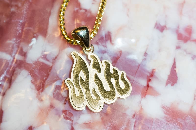 名作スニーカーのロゴをかたどったゴールドのネックレスが登場 Foul Trouble New Year... Same You 14K Solid Gold Collection Release Info Buy Price Necklace