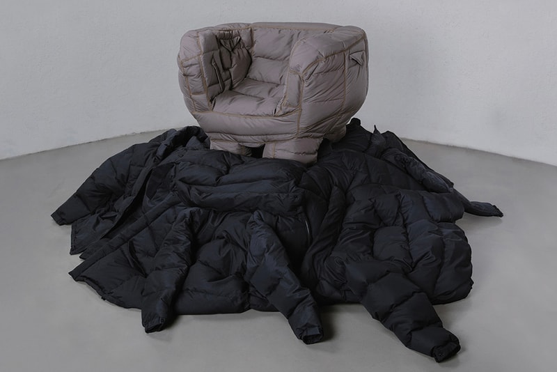 韓国人デザイナー ヨン・ジニョンがダウンジャケットを再利用して製作した“Padded Chair”をチェック jin yeong yeon Padded chair recycled quilted goose down furniture design designer jacket artist seoul south korean shirter info
