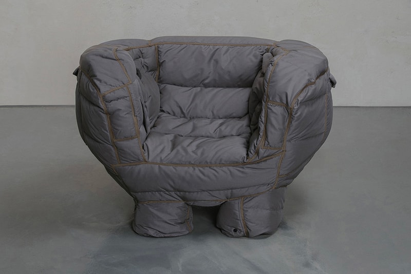 韓国人デザイナー ヨン・ジニョンがダウンジャケットを再利用して製作した“Padded Chair”をチェック jin yeong yeon Padded chair recycled quilted goose down furniture design designer jacket artist seoul south korean shirter info