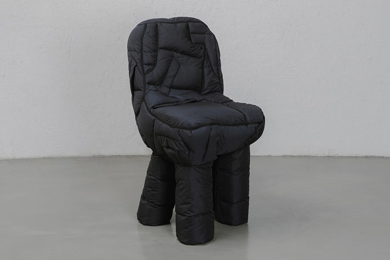 韓国人デザイナー ヨン・ジニョンがダウンジャケットを再利用して製作した“Padded Chair”をチェック jin yeong yeon Padded chair recycled quilted goose down furniture design designer jacket artist seoul south korean shirter info