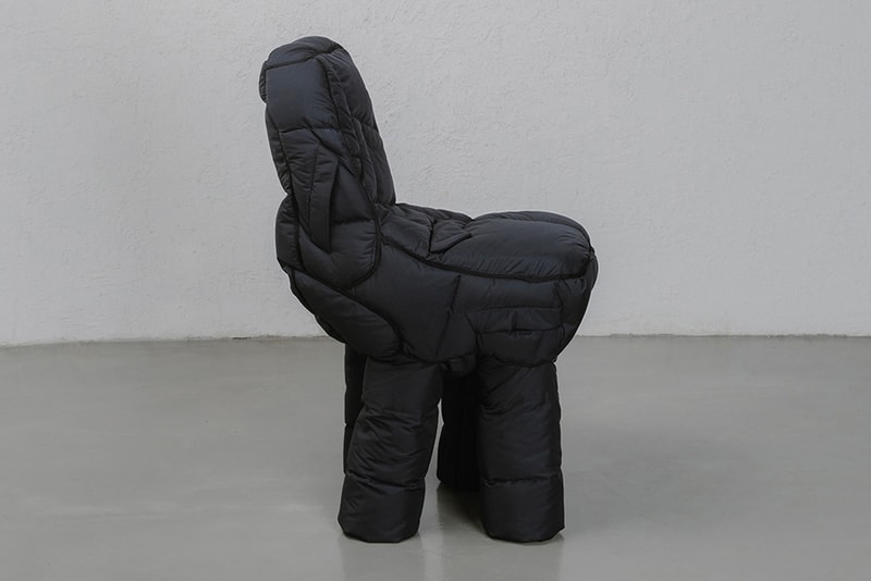 韓国人デザイナー ヨン・ジニョンがダウンジャケットを再利用して製作した“Padded Chair”をチェック jin yeong yeon Padded chair recycled quilted goose down furniture design designer jacket artist seoul south korean shirter info