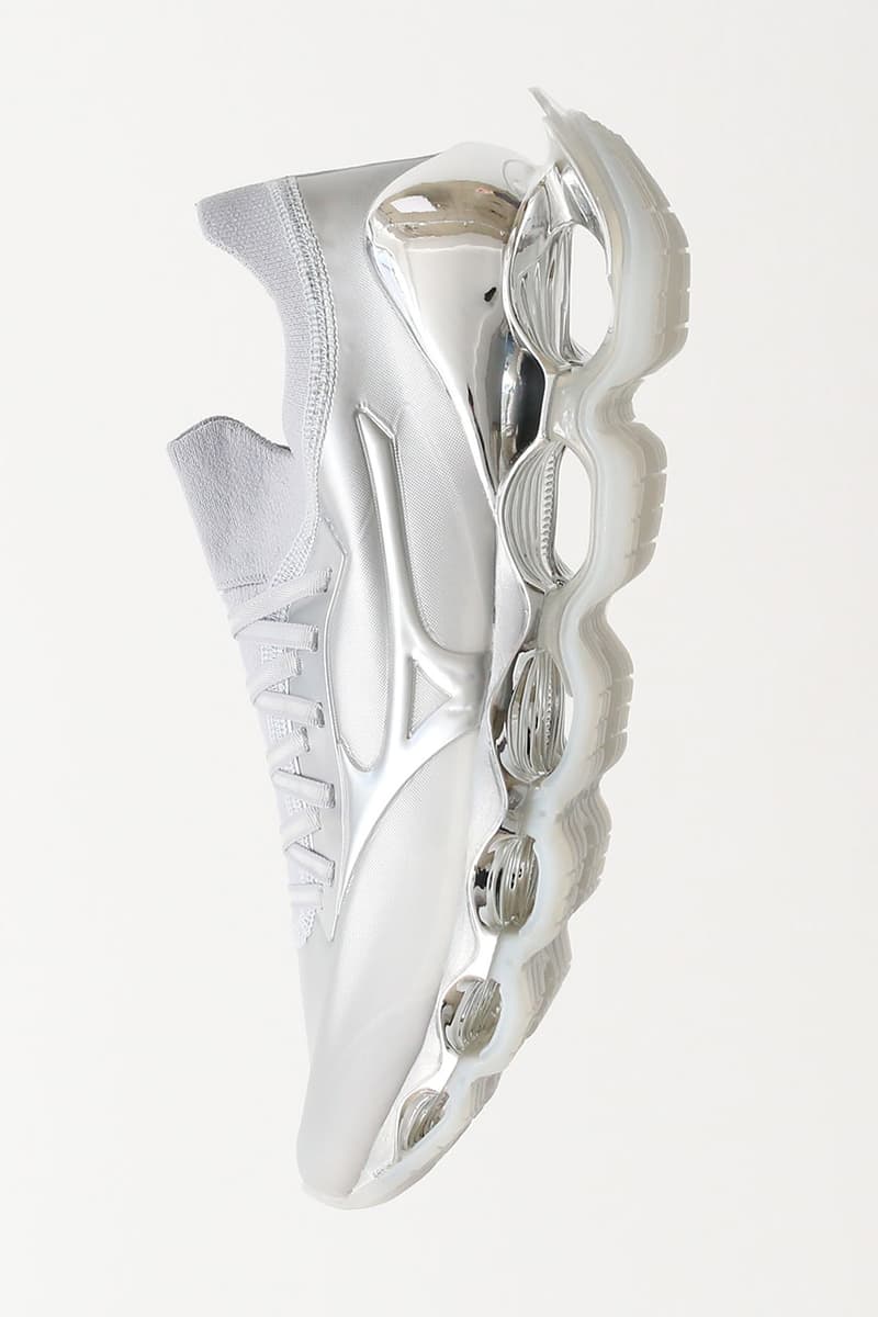 ミズノ 空山基の手がけた Mizuno の新モデル WAVE PROPHECY SORAYAMA が登場
