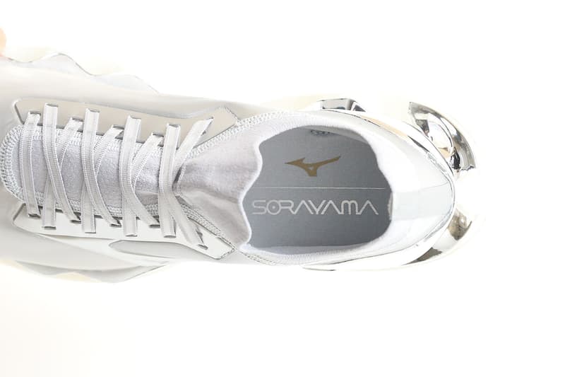 ミズノ 空山基の手がけた Mizuno の新モデル WAVE PROPHECY SORAYAMA が登場