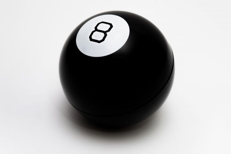 STÜSSY から 8 Ball ロゴを模したマジック8ボールが登場