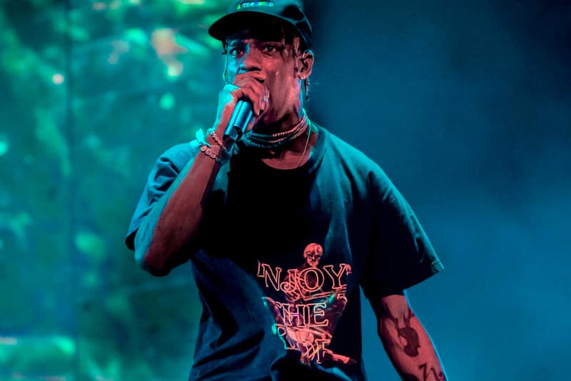トラヴィススコットが完全初見カラーとなるエアジョーダン1を着用 Travis Scott Spotted Wearing Air Jordan 1 Low Unc obsidian colorway kicks footwear shoes sneakers menswear trainers sneakers teaser collaboration Nike Jordan Brand