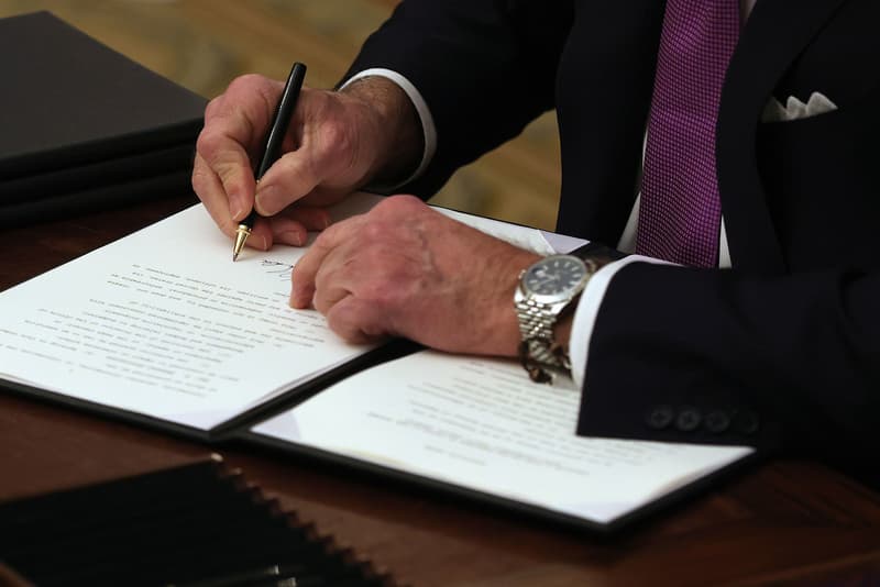 7人のアメリカ歴代大統領の左手首を飾った腕時計を振り返る United States of America Past Presidential Watches Round Up bill clinton George Bush JFK Rolex Vacheron Constantin Tag Heuer Timex USA America Panerai Wristwatches Swiss Obama hypebeast