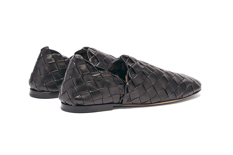 ボッテガ・ヴェネタからザ・スリッパと名付けられたローファーがリリース bottega veneta slipper loafer Intrecciato weave leather italy footwear fashion luxury padded black beige slip on sneaker formal casual