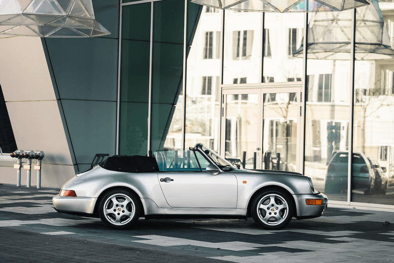 マラドーナが所有していたポルシェ911がオークションに出品 Diego Maradona's 1992 Porsche 911 type 964 WTL Auction sale personal model car silver bonhams cabriolet el