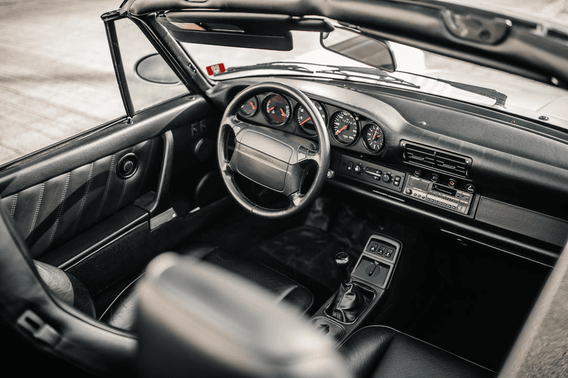 マラドーナが所有していたポルシェ911がオークションに出品 Diego Maradona's 1992 Porsche 911 type 964 WTL Auction sale personal model car silver bonhams cabriolet el