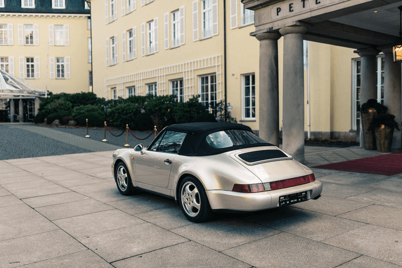 マラドーナが所有していたポルシェ911がオークションに出品 Diego Maradona's 1992 Porsche 911 type 964 WTL Auction sale personal model car silver bonhams cabriolet el