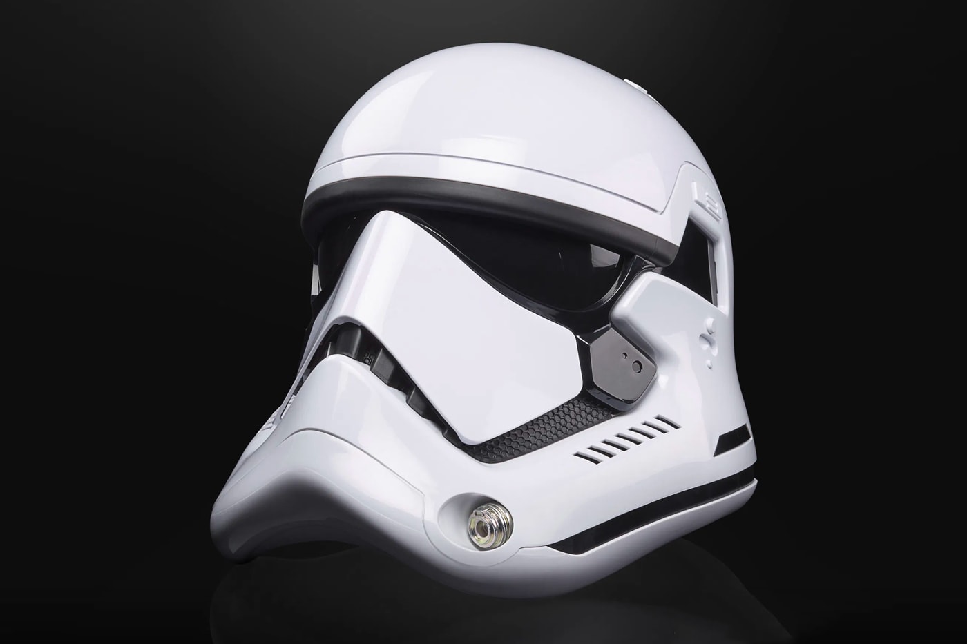 『スター・ウォーズ』のストーム・トルーパーのヘルメットを再現したプロダクトが登場 Hasbro Star Wars The Black Series Stormtrooper Helmet toys pre order release info lucasfilms hasbro pulse 