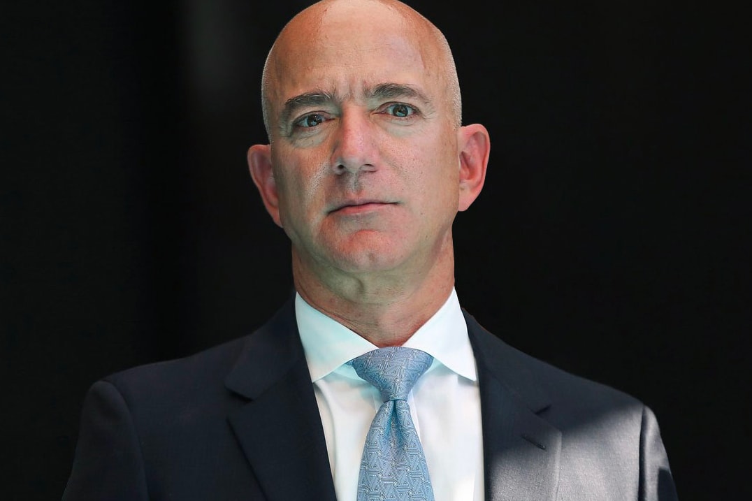 アマゾン 創設者のジェフ・ベゾスがCEOから取締役会長に退く Jeff Bezos Stepping Down Amazon CEO Role Info Bezos Earth Fund Blue Origin The Washington Post Amazon Day 1 Fund Andy Jassy