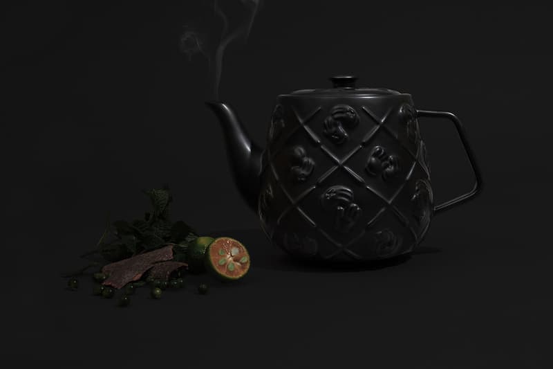 カウズの“XX”モノグラム柄ティーポットにブラックカラーが追加 KAWS Black Ceramic XX Monogram Teapot Release AllRightsReserved DDTstore Brian Donnelly