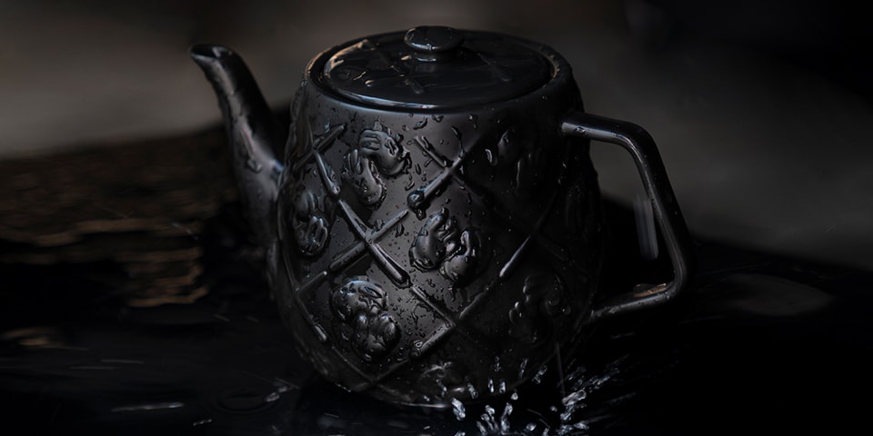 kaws-black-ceramic-teapot-xx- 