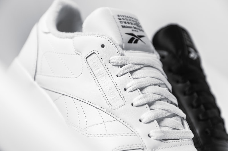 マルジェラ x リーボックによるクラシックレザータビの白と黒が発売 Maison Margiela Reebok Classic Leather Tabi Closer Look Release Info H04865 White Black Buy Price