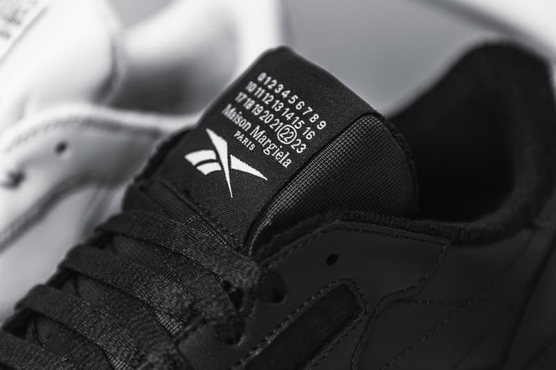 マルジェラ x リーボックによるクラシックレザータビの白と黒が発売 Maison Margiela Reebok Classic Leather Tabi Closer Look Release Info H04865 White Black Buy Price