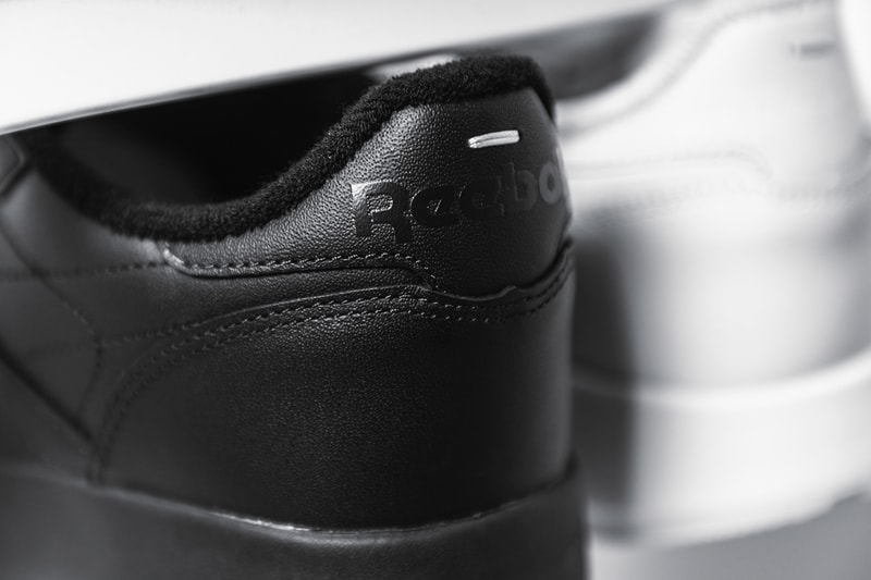 マルジェラ x リーボックによるクラシックレザータビの白と黒が発売 Maison Margiela Reebok Classic Leather Tabi Closer Look Release Info H04865 White Black Buy Price