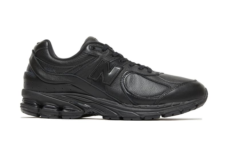 ニューバランスの人気モデル2002Rにトーナルカラーの新色が追加 New Balance ml2002R "Triple Black," "Triple White," Olive colorways gML2002RK sneaker release date info buy feberuary 2021 20 ss21 spring summer price japan