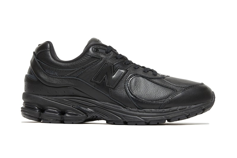 ニューバランスの人気モデル2002Rにトーナルカラーの新色が追加 New Balance ml2002R "Triple Black," "Triple White," Olive colorways gML2002RK sneaker release date info buy feberuary 2021 20 ss21 spring summer price japan
